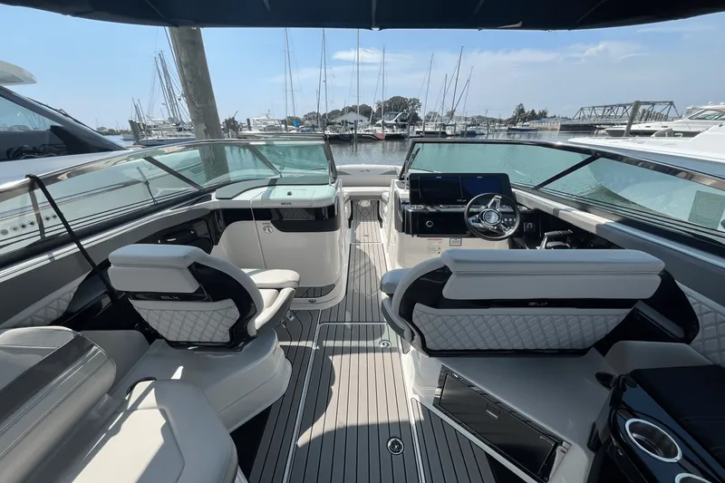 Slide: The Image of Sea Ray SLX 280 Outboard 2026 - 11