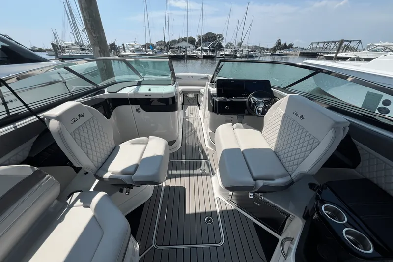 Slide: The Image of Sea Ray SLX 280 Outboard 2026 - 12