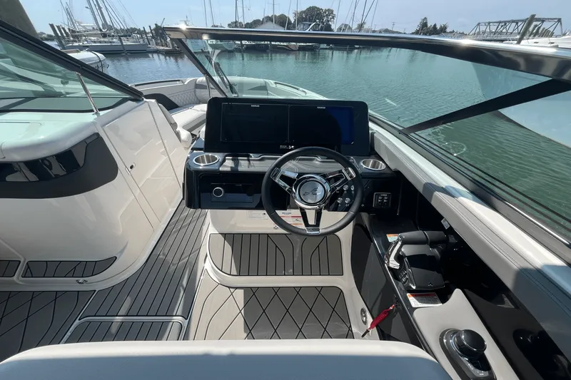Slide: The Image of Sea Ray SLX 280 Outboard 2026 - 13