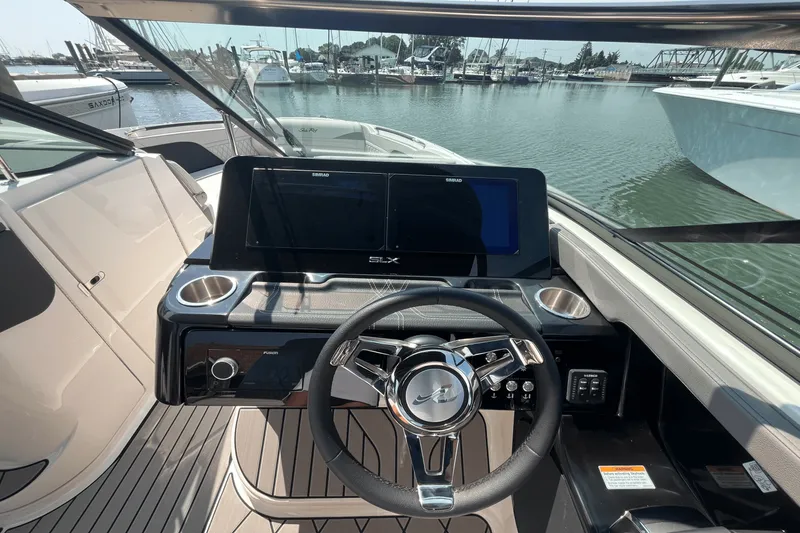 Slide: The Image of Sea Ray SLX 280 Outboard 2026 - 14