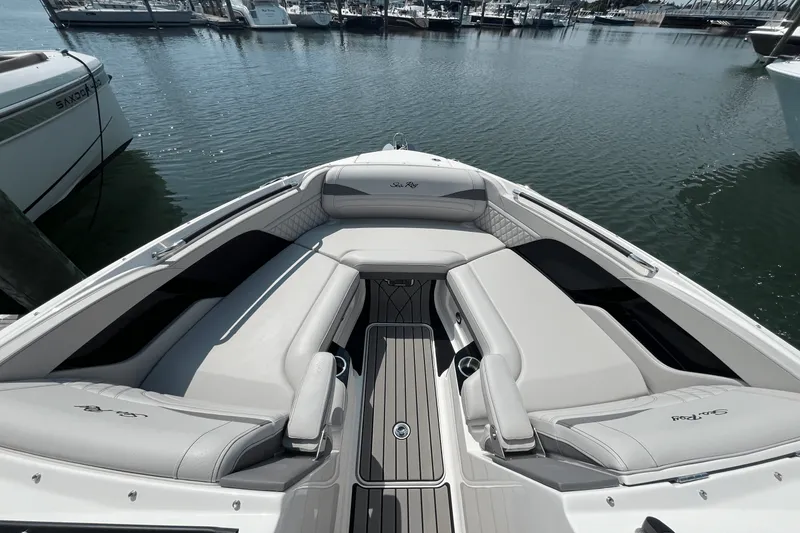 Slide: The Image of Sea Ray SLX 280 Outboard 2026 - 16