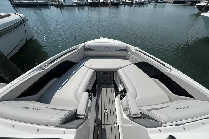 Slide: The Image of Sea Ray SLX 280 Outboard 2026 - 17