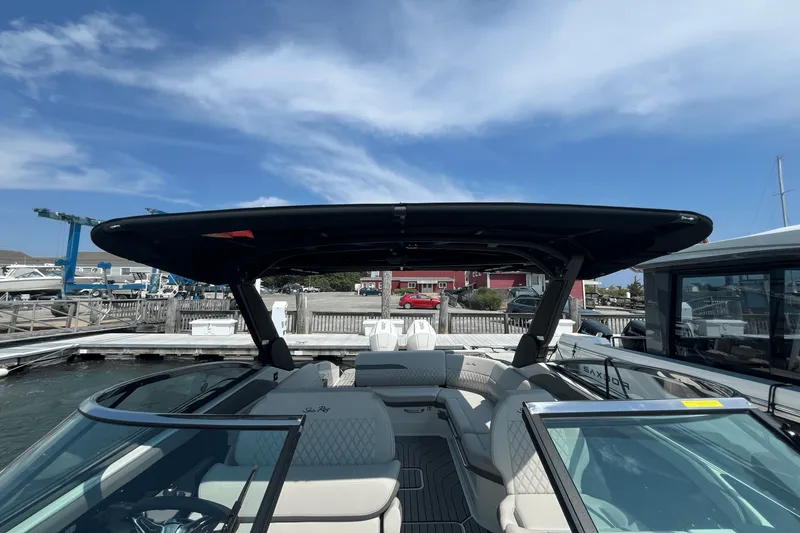 Slide: The Image of Sea Ray SLX 280 Outboard 2026 - 19