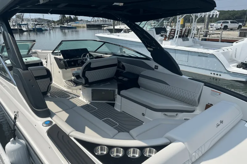 Slide: The Image of Sea Ray SLX 280 Outboard 2026 - 8