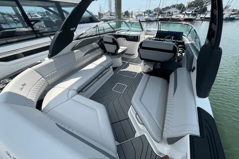 Slide: The Image of Sea Ray SLX 280 Outboard 2026 - 9