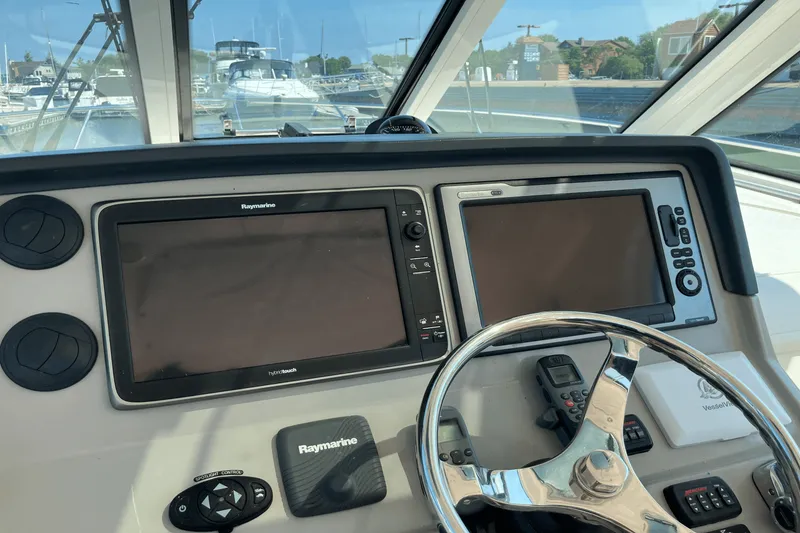 Slide: The Image of Boston Whaler 345 CONQUEST 2013 - 12