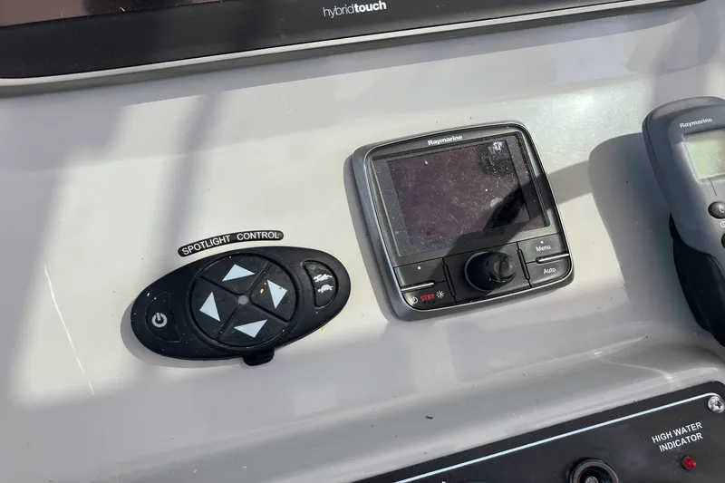 Slide: The Image of Boston Whaler 345 CONQUEST 2013 - 14