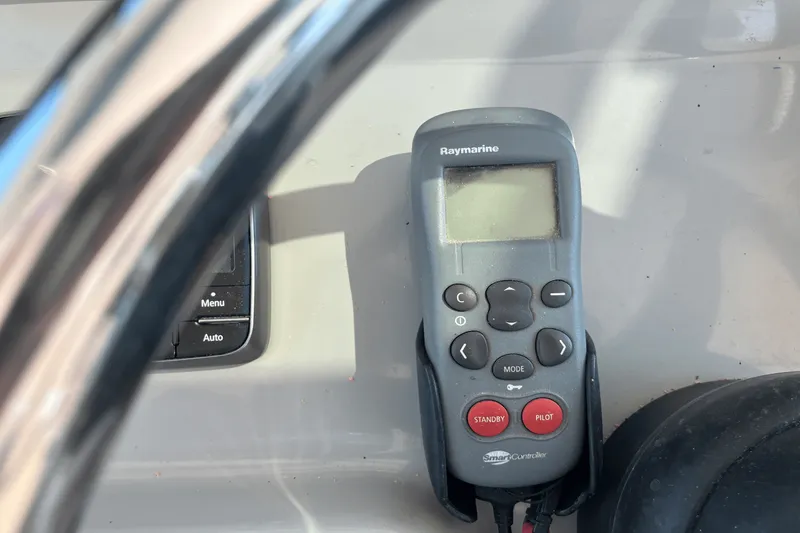 Slide: The Image of Boston Whaler 345 CONQUEST 2013 - 15