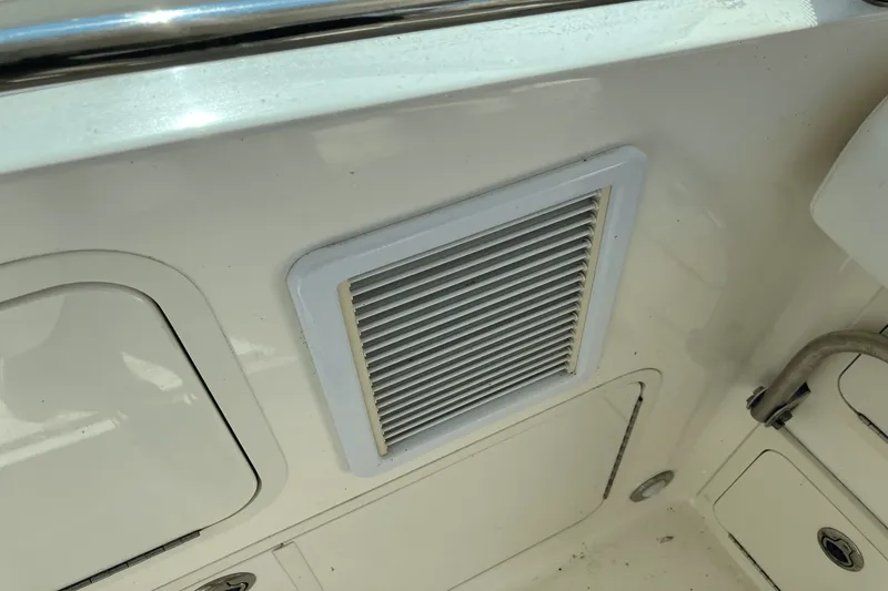 Slide: The Image of Boston Whaler 345 CONQUEST 2013 - 17