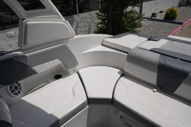 Slide: The Image of Chaparral 230 SSI 2021 - 11