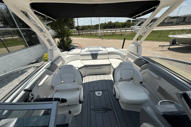 Slide: The Image of Chaparral 230 SSI 2021 - 16