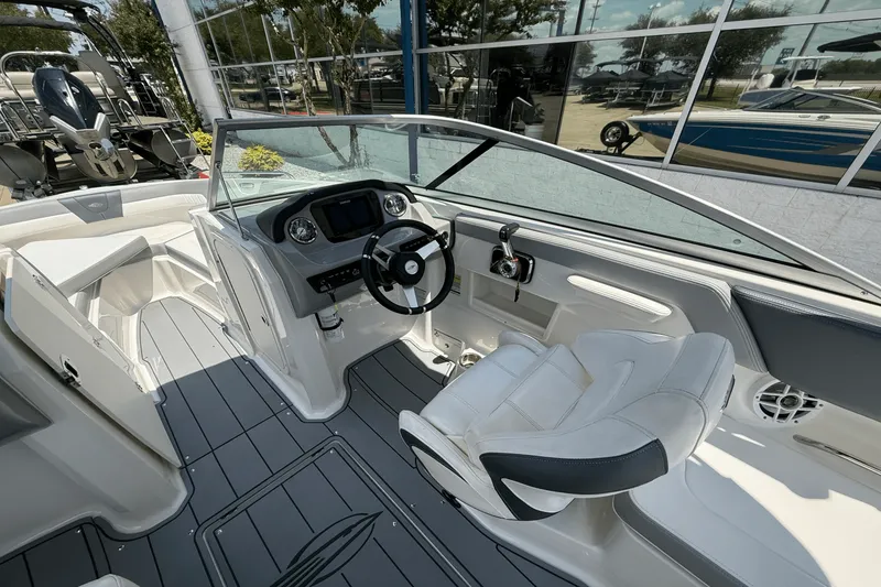 Slide: The Image of Chaparral 230 SSI 2021 - 17