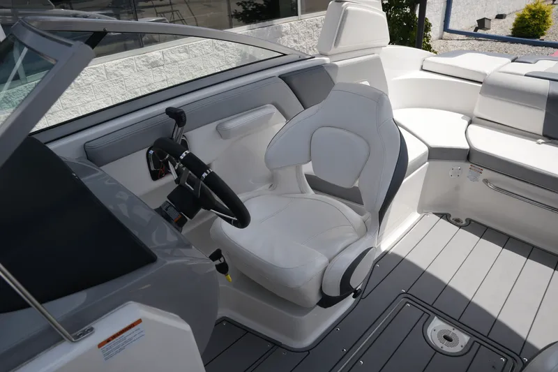 Slide: The Image of Chaparral 230 SSI 2021 - 18