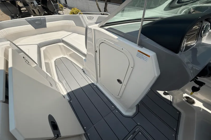 Slide: The Image of Chaparral 230 SSI 2021 - 25