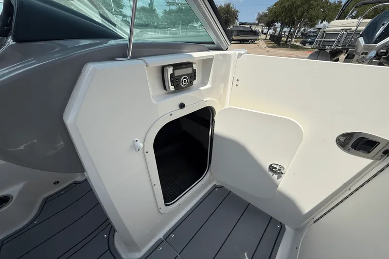 Slide: The Image of Chaparral 230 SSI 2021 - 27