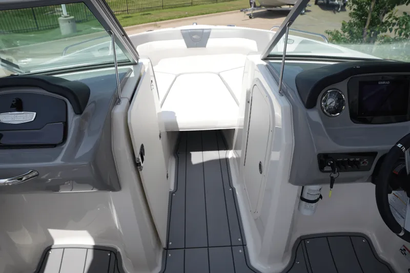 Slide: The Image of Chaparral 230 SSI 2021 - 28