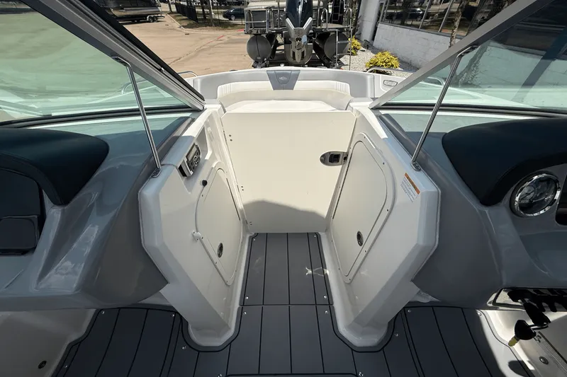 Slide: The Image of Chaparral 230 SSI 2021 - 29