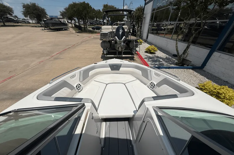 Slide: The Image of Chaparral 230 SSI 2021 - 32