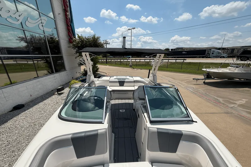 Slide: The Image of Chaparral 230 SSI 2021 - 33