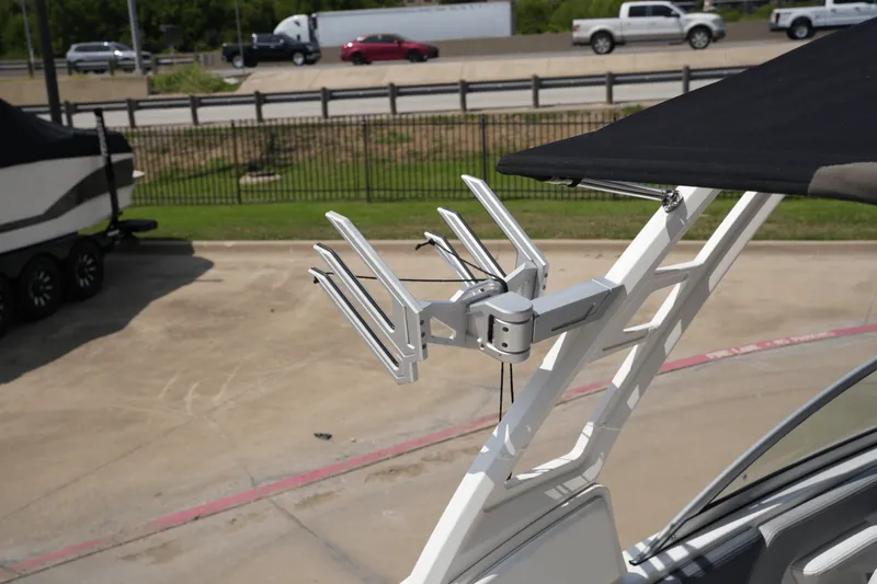 Slide: The Image of Chaparral 230 SSI 2021 - 35