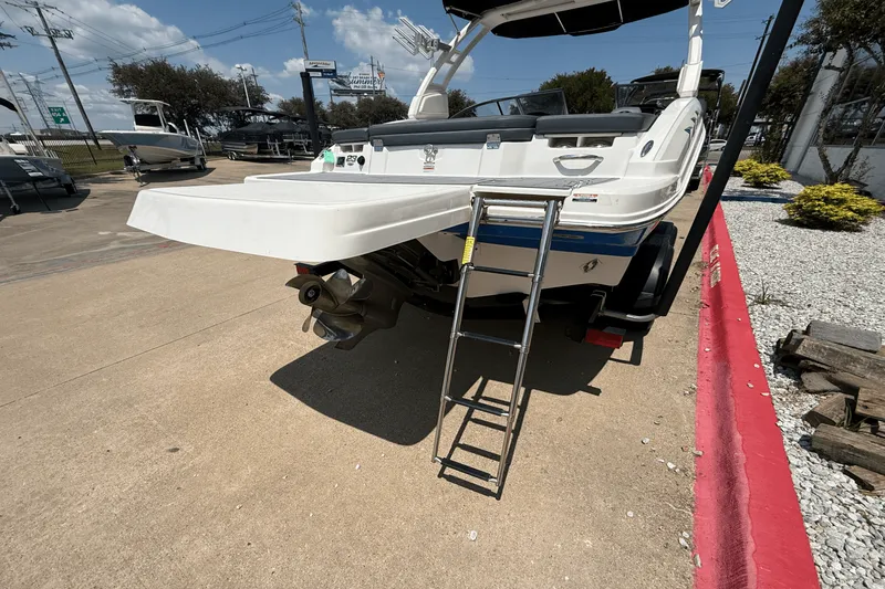 Slide: The Image of Chaparral 230 SSI 2021 - 4