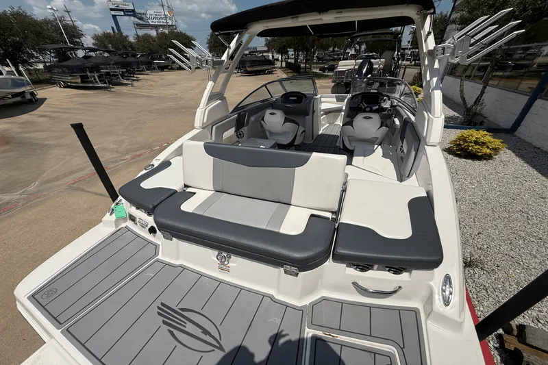 Slide: The Image of Chaparral 230 SSI 2021 - 8