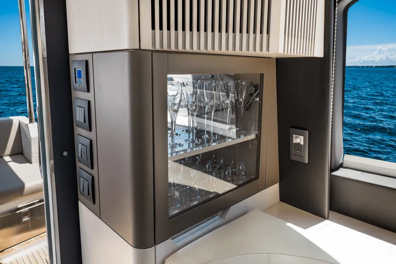 Slide: The Image of Azimut 50 FLYBRIDGE 2017 - 33