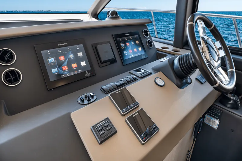 Slide: The Image of Azimut 50 FLYBRIDGE 2017 - 38