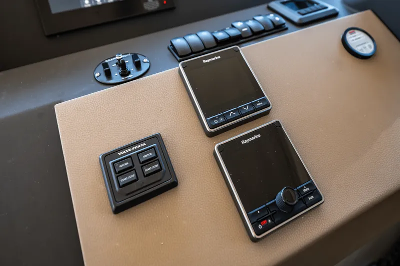 Slide: The Image of Azimut 50 FLYBRIDGE 2017 - 42