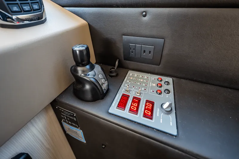 Slide: The Image of Azimut 50 FLYBRIDGE 2017 - 45