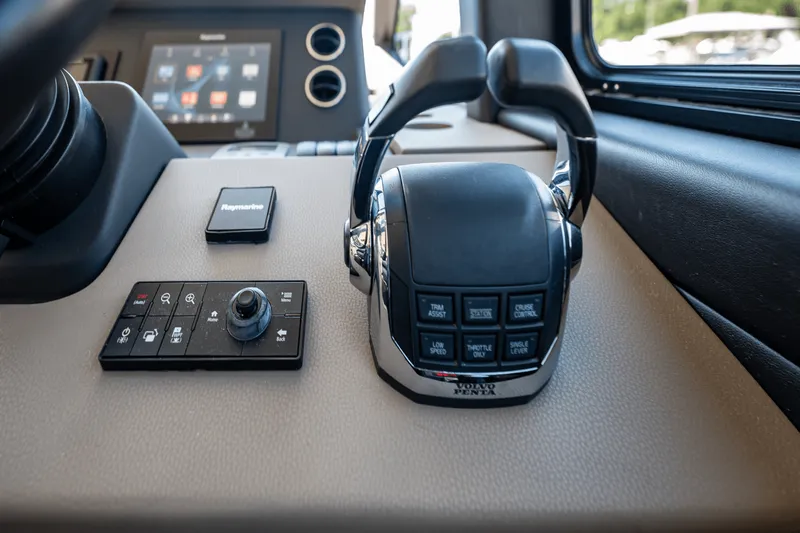 Slide: The Image of Azimut 50 FLYBRIDGE 2017 - 46