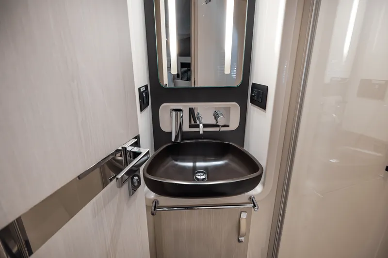 Slide: The Image of Azimut 50 FLYBRIDGE 2017 - 57