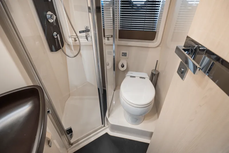 Slide: The Image of Azimut 50 FLYBRIDGE 2017 - 59