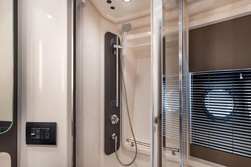 Slide: The Image of Azimut 50 FLYBRIDGE 2017 - 60