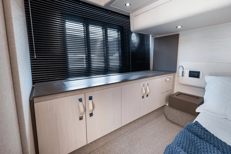 Slide: The Image of Azimut 50 FLYBRIDGE 2017 - 63