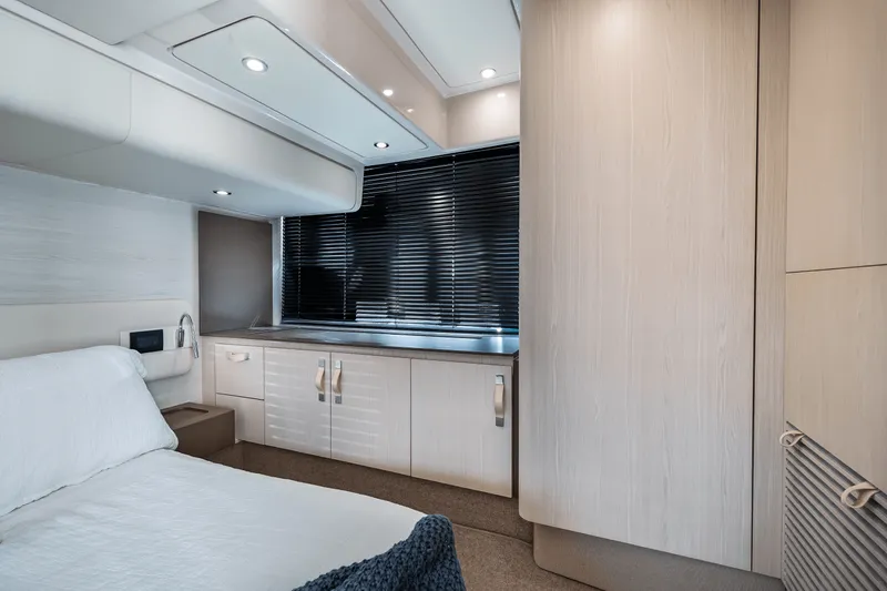 Slide: The Image of Azimut 50 FLYBRIDGE 2017 - 64