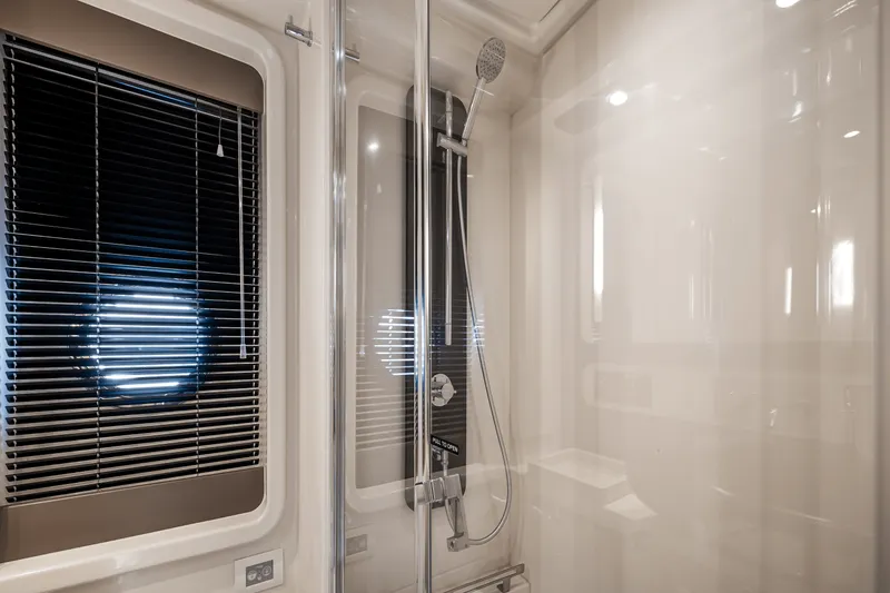 Slide: The Image of Azimut 50 FLYBRIDGE 2017 - 67