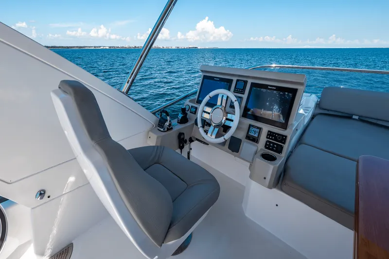 Slide: The Image of Azimut 50 FLYBRIDGE 2017 - 85