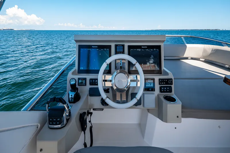 Slide: The Image of Azimut 50 FLYBRIDGE 2017 - 86