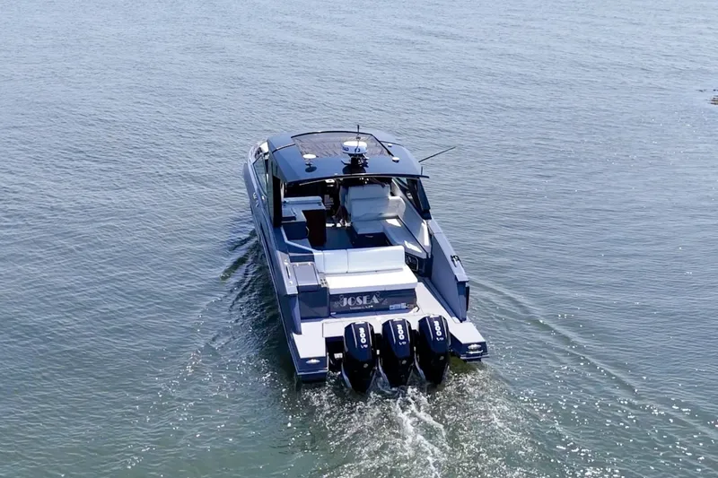 Slide: The Image of Cruisers 38 GLS-OB SB 2024 - 2