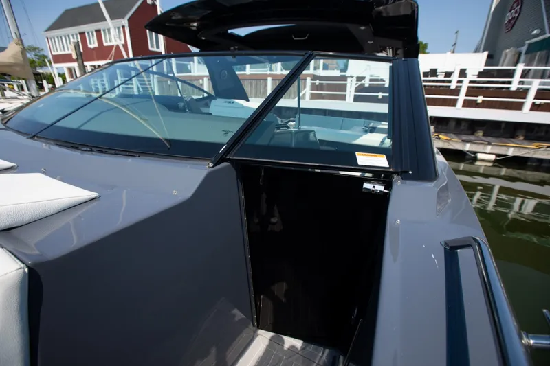 Slide: The Image of Cruisers 38 GLS-OB SB 2024 - 68