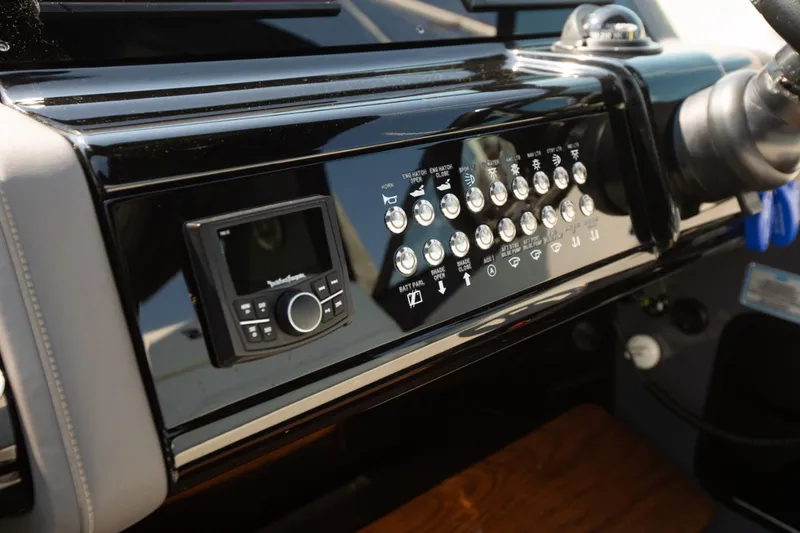Slide: The Image of Cruisers 38 GLS-OB SB 2024 - 42