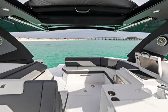Slide: The Image of Cruisers 38 GLS-OB SB 2024 - 108