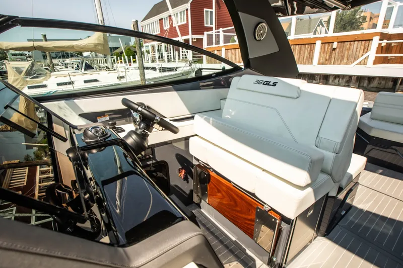Slide: The Image of Cruisers 38 GLS-OB SB 2024 - 35