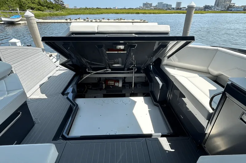 Slide: The Image of Cruisers 38 GLS-OB SB 2024 - 16