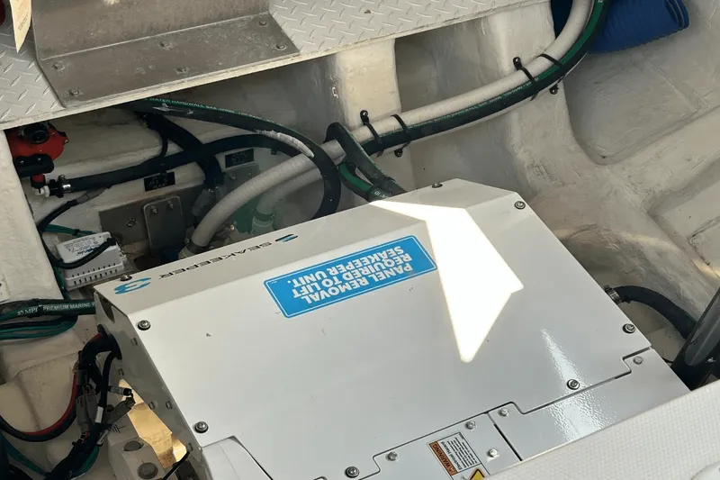 Slide: The Image of Cruisers 38 GLS-OB SB 2024 - 19