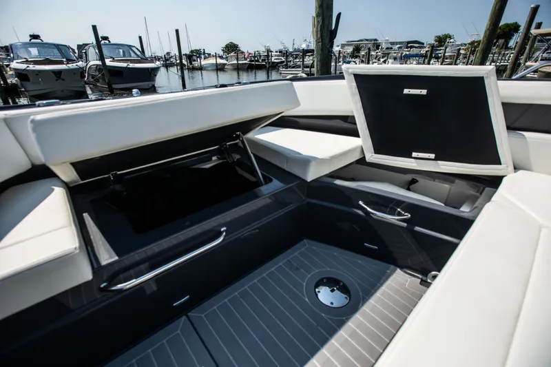 Slide: The Image of Cruisers 38 GLS-OB SB 2024 - 80