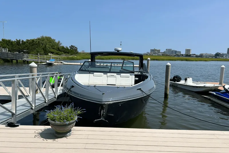 Slide: The Image of Cruisers 38 GLS-OB SB 2024 - 2