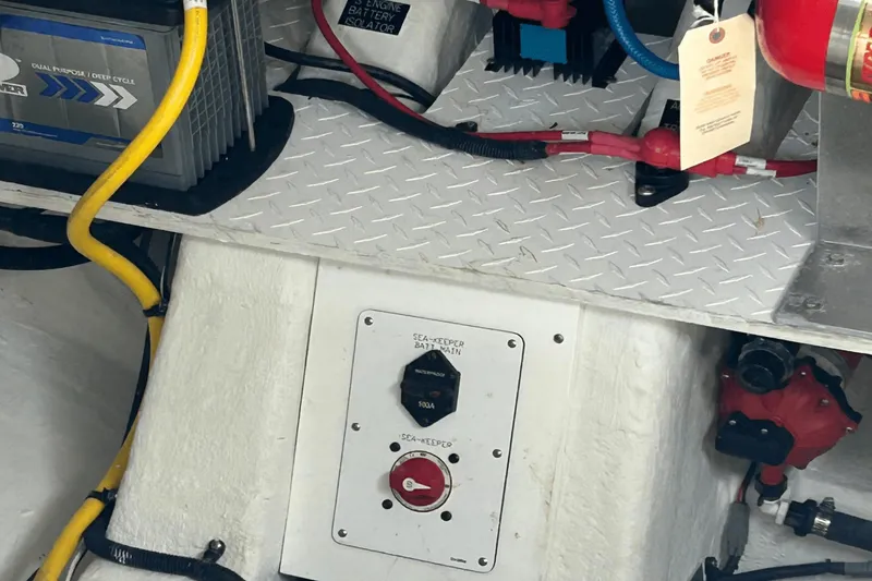 Slide: The Image of Cruisers 38 GLS-OB SB 2024 - 20