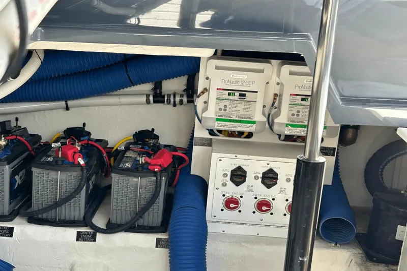 Slide: The Image of Cruisers 38 GLS-OB SB 2024 - 21